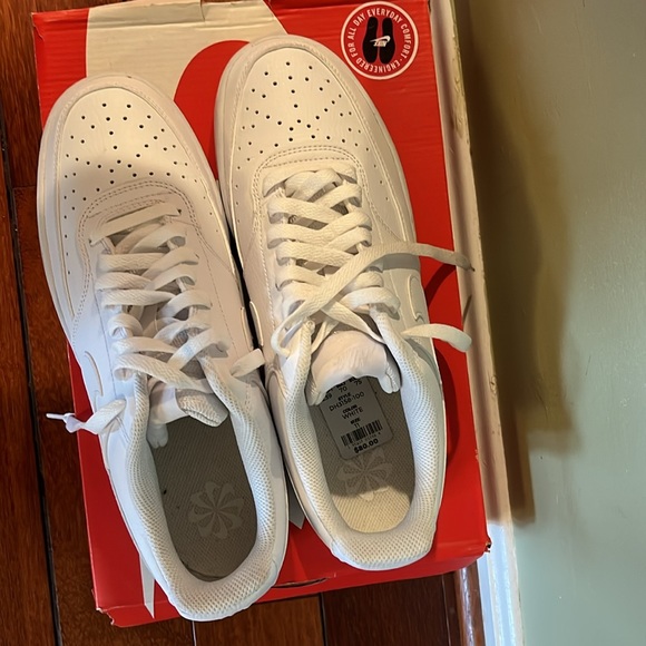 New Nike Shoes - Picture 2 of 5